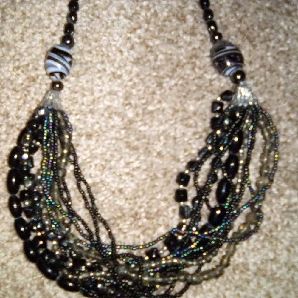 Striking fashion jewelry necklace